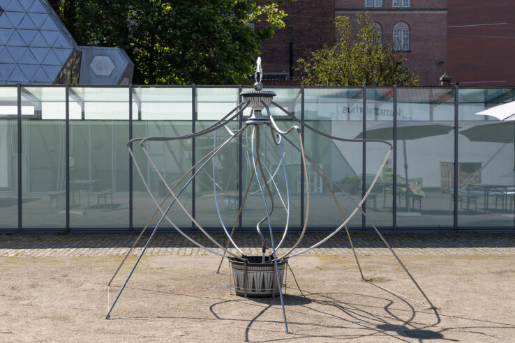 Sofia Duchovny, Fountain (voll im Leben) (2019), installation view in the Sculpture Garden, Kunsthal Aarhus. Photo: Mikkel Kaldal.