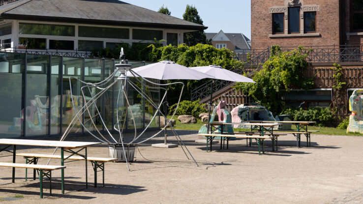 Sofia Duchovny, Fountain (voll im Leben) (2019), installation view in the Sculpture Garden, Kunsthal Aarhus. Photo: Mikkel Kaldal.