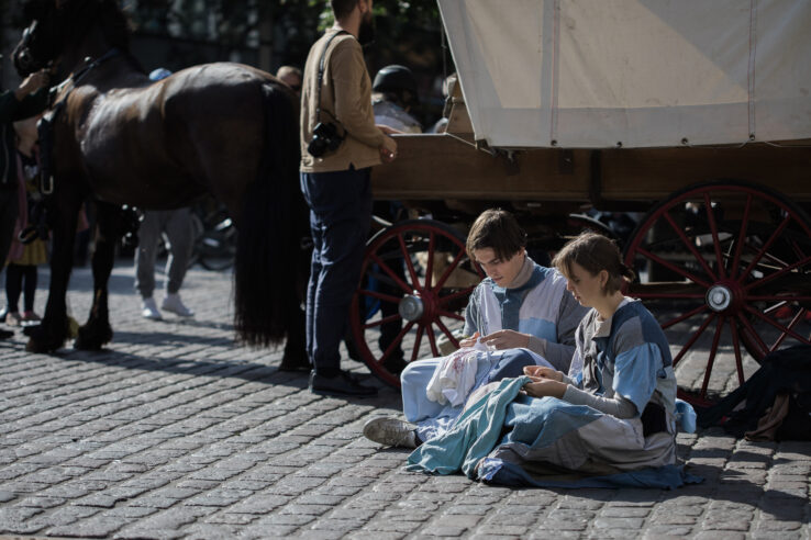 Hannah Heilmann, Every Piece (2019), performance at Lille Torv in Aarhus. Piscine, Leviathan. Photo: Malte Riis.