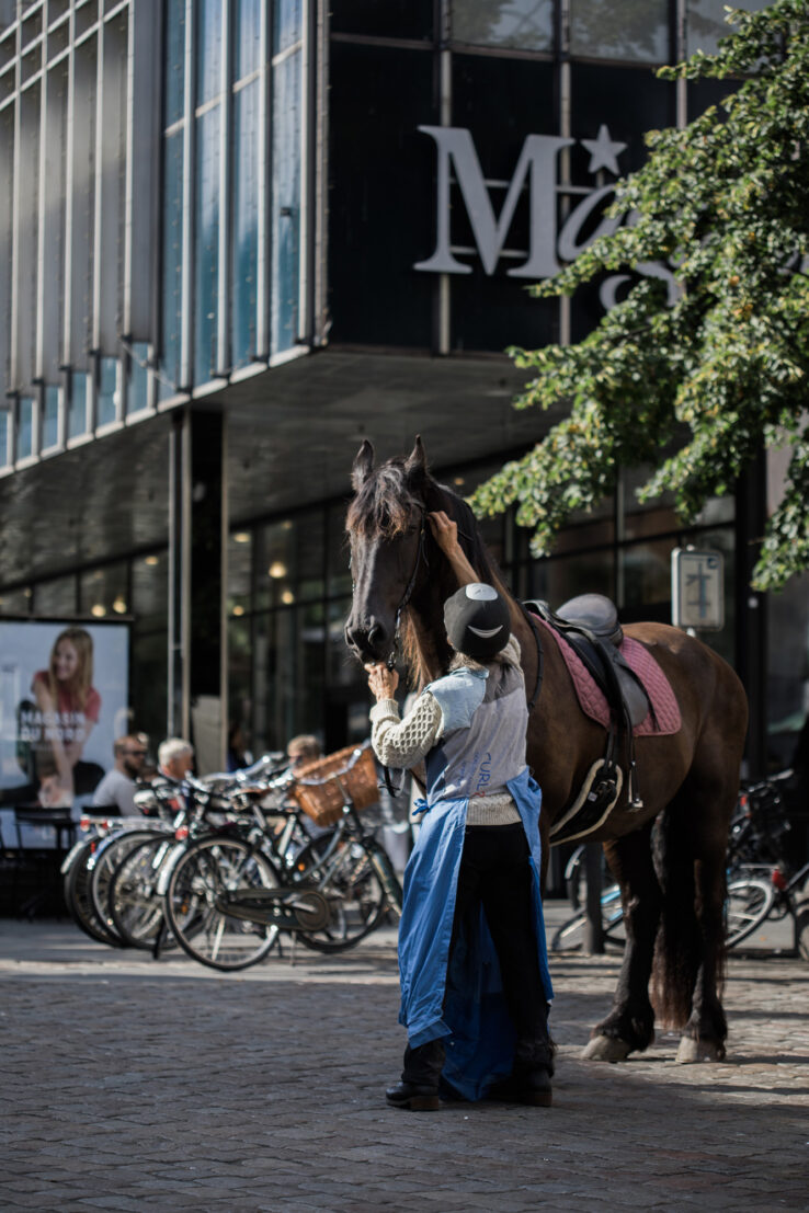 Hannah Heilmann, Every Piece (2019), performance at Lille Torv in Aarhus. Piscine, Leviathan. Photo: Malte Riis.