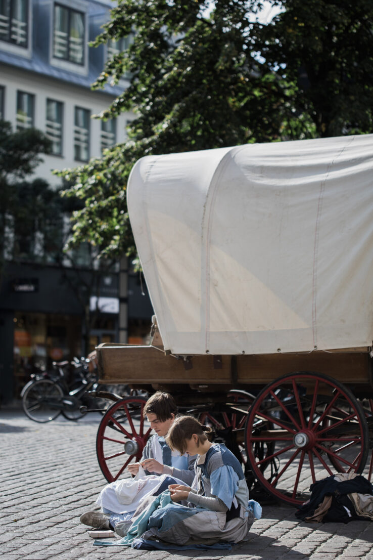 Hannah Heilmann, Every Piece (2019), performance at Lille Torv in Aarhus. Piscine, Leviathan. Photo: Malte Riis.