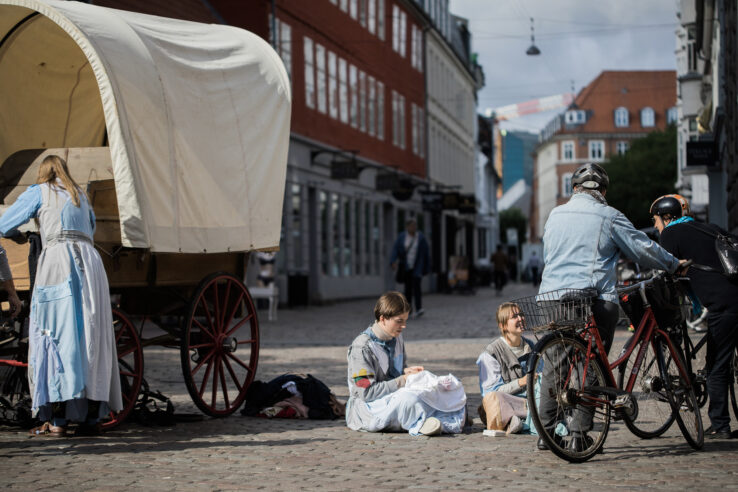 Hannah Heilmann, Every Piece (2019), performance at Lille Torv in Aarhus. Piscine, Leviathan. Photo: Malte Riis.