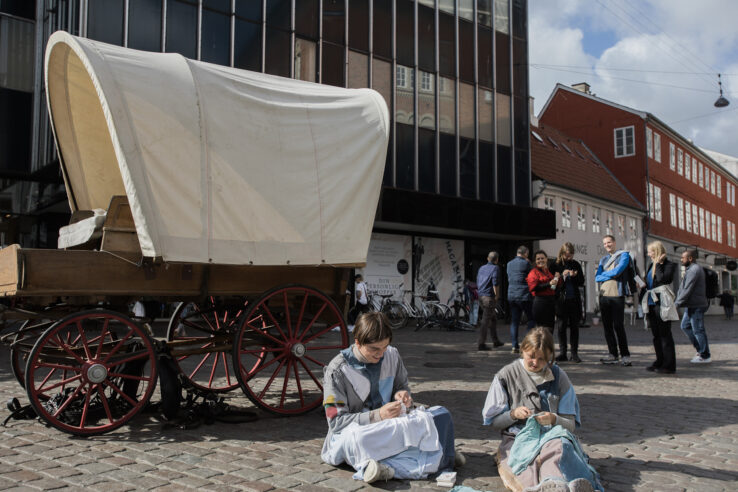 Hannah Heilmann, Every Piece (2019), performance at Lille Torv in Aarhus. Piscine, Leviathan. Photo: Malte Riis.