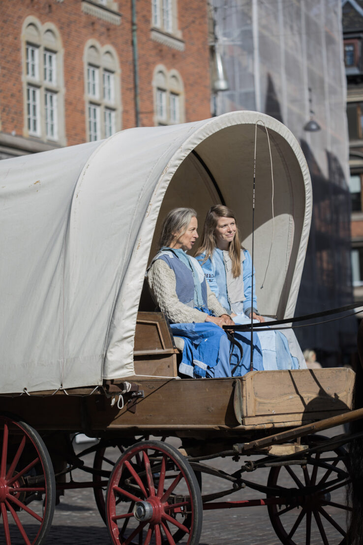 Hannah Heilmann, Every Piece (2019), performance at Lille Torv in Aarhus. Piscine, Leviathan. Photo: Malte Riis.