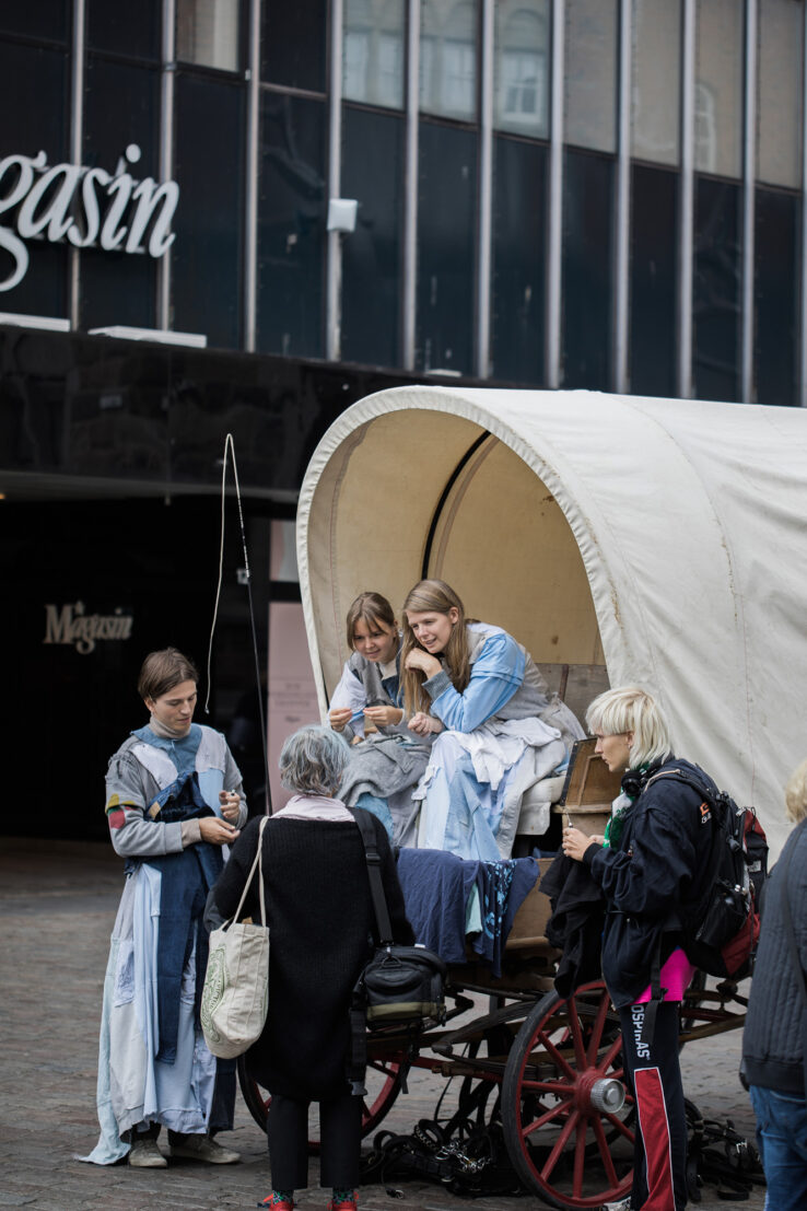 Hannah Heilmann, Every Piece (2019), performance at Lille Torv in Aarhus. Piscine, Leviathan. Photo: Malte Riis.