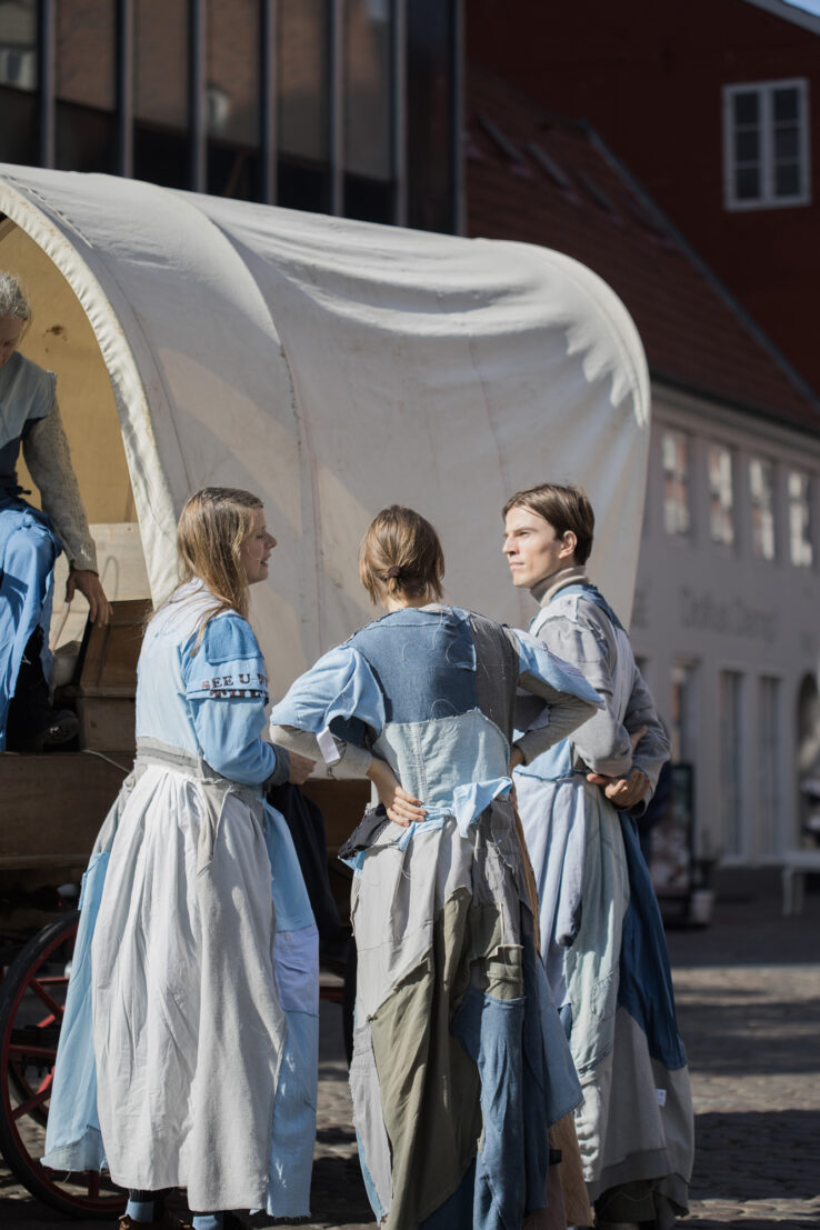 Hannah Heilmann, Every Piece (2019), performance at Lille Torv in Aarhus. Piscine, Leviathan. Photo: Malte Riis.