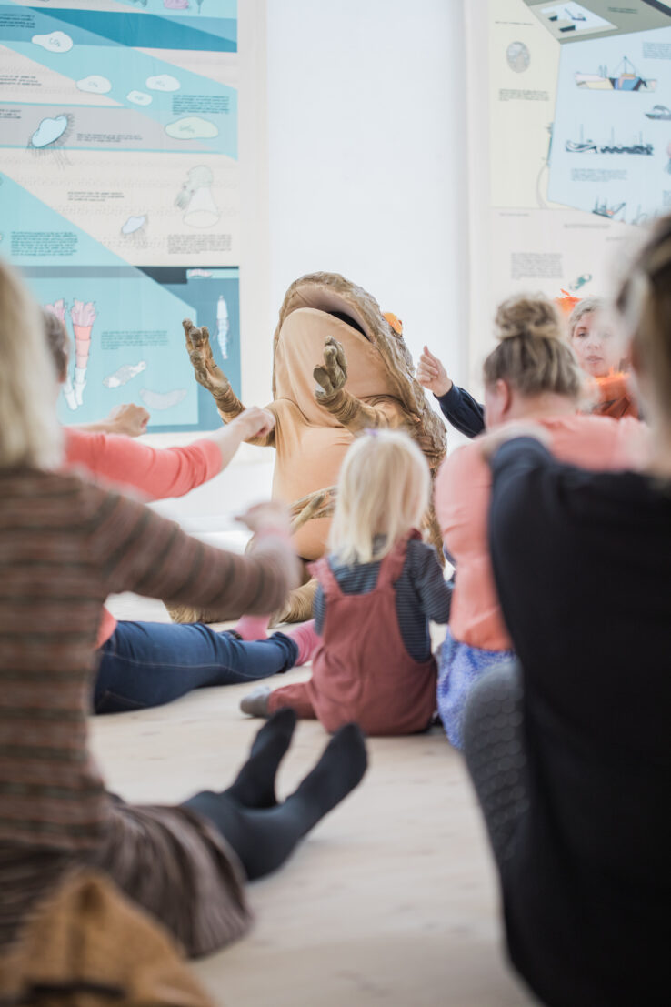 Ingela Ihrman, Evelina Hartwig and Lise Haurum, The frog and the sun go down into the sea (2017), performance in Kunsthal Aarhus. Photo: Malte Riis.