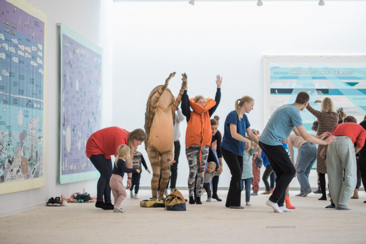 Ingela Ihrman, Evelina Hartwig and Lise Haurum, The frog and the sun go down into the sea (2017), performance in Kunsthal Aarhus. Photo: Malte Riis.