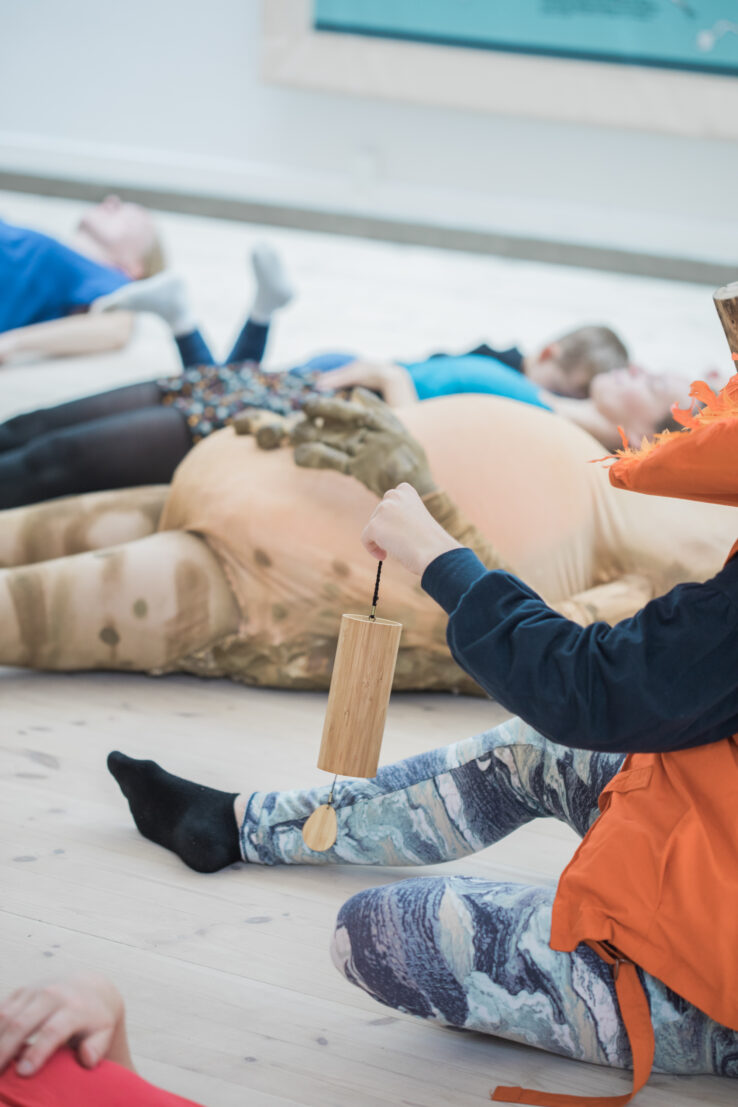 Ingela Ihrman, Evelina Hartwig and Lise Haurum, The frog and the sun go down into the sea (2017), performance in Kunsthal Aarhus. Photo: Malte Riis.