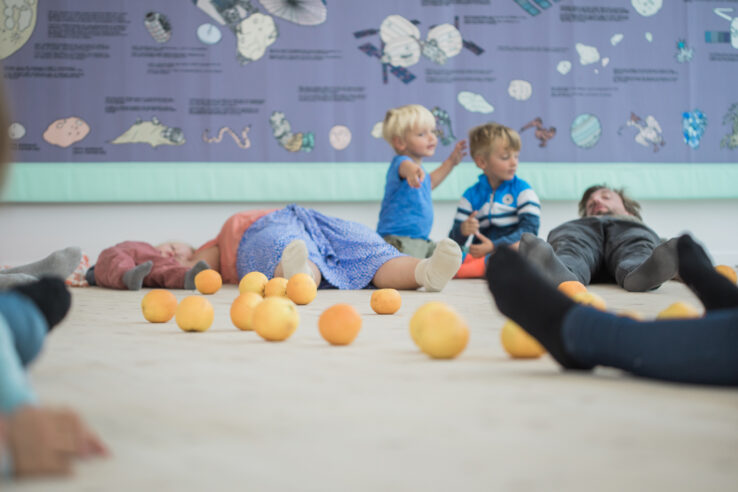 Ingela Ihrman, Evelina Hartwig and Lise Haurum, The frog and the sun go down into the sea (2017), performance in Kunsthal Aarhus. Photo: Malte Riis.